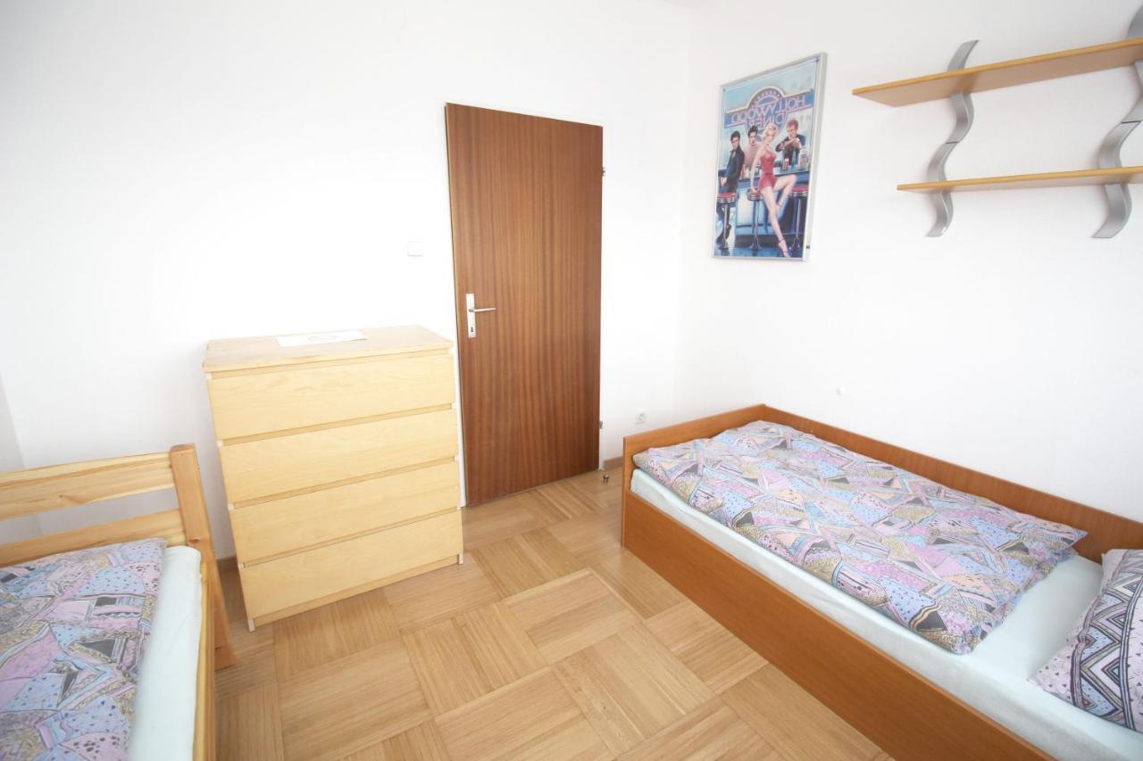 Geraeumige Ferienwohnung Im Zentrum ซังคท์เพิลเทน ภายนอก รูปภาพ
